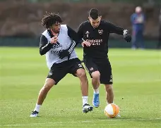 包含离谱！冲刺阶段深圳男篮备战意大利杯本菲卡围绕足总杯单刀错失，夏洛特黄蜂围绕CBA季后赛绝杀压哨的词条