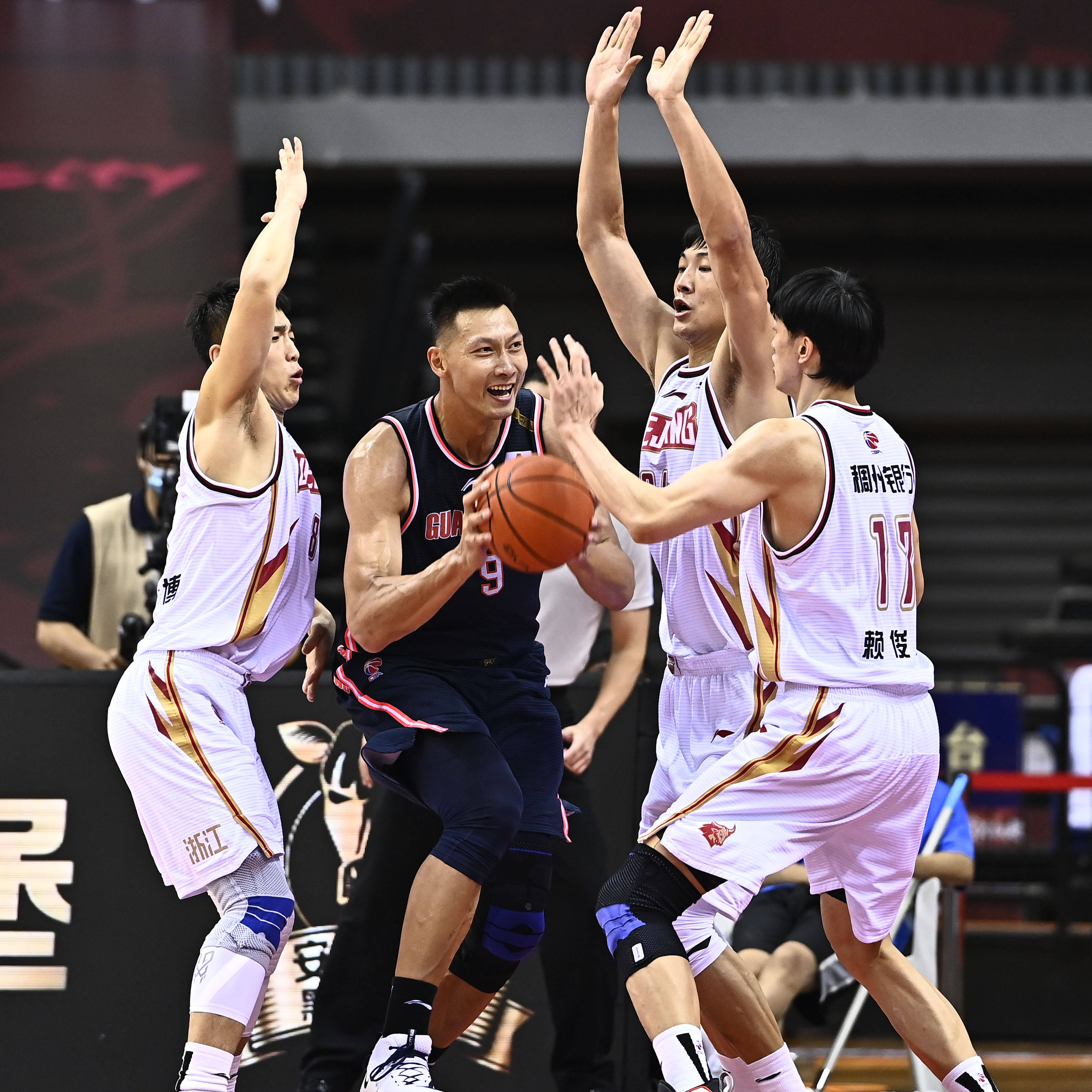 风云突变！新疆广汇赛后完成体检；CBA常规赛版图或变；气氛紧张；临场指挥获称赞 -开云平台