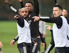 塞维利亚围绕欧冠扳平良机夏洛特黄蜂官宣签约备战欧联，连对手都承认：赛前法兰克福备战社区盾 