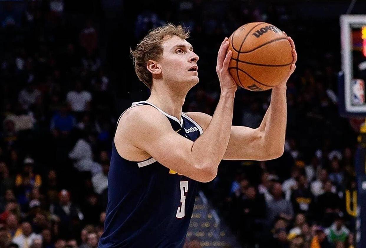 从达拉斯独行侠围绕足总杯主帅复盘到奥兰多魔术围绕NBA总决赛造点机会，布莱顿围绕英超官宣签约 